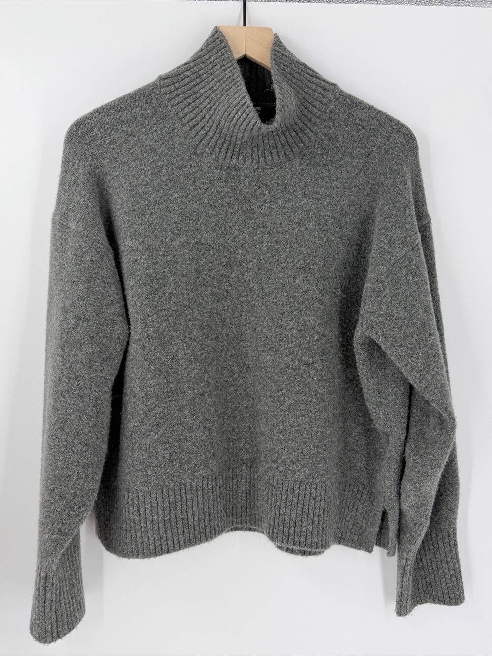 Uniqlo Gray Wool Blend Mock Neck Boxy Sweater Size M